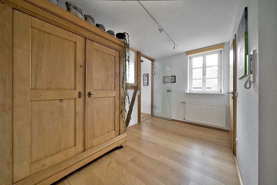 Zwischenflur OG Elternbereich Mehrfamilienhaus Neustadt