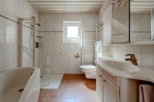 Anbau EG Bad Renovierungsbedarf trifft auf l�ndlichen Charme!