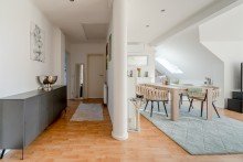 Flur1 Stilvolle Dachgeschosswohnung mit Blick auf die Haardt in Maikammer