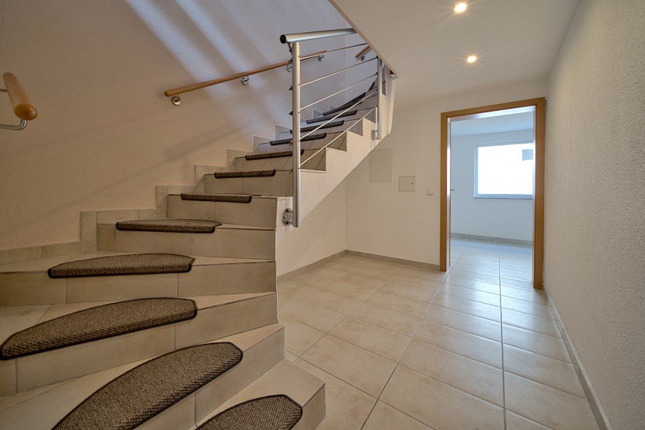 Flur Treppenhaus EG Wohnung Deidesheim