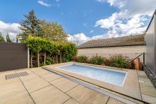 Pool Attraktives Reihenhaus mit Pool und Garage